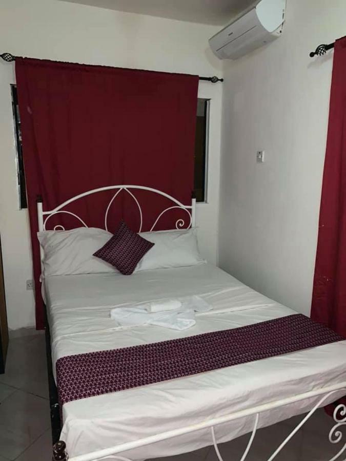 Vlv International Guest House Kololi Exterior photo